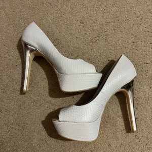 Silver/Light grey Justfab heels. Womens size 9